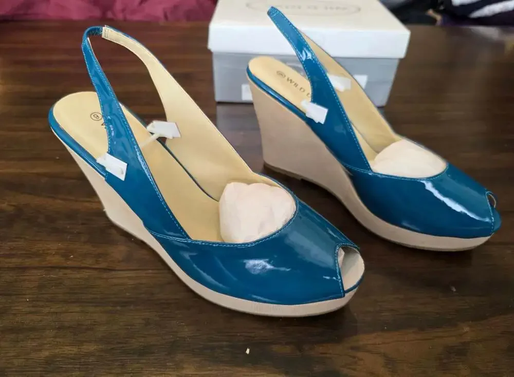 New Wild Diva Blue Patent Leather Peep Toe Slingback Wedge Sandals Sz 9